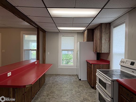 3rd image of 615 Woodlawn Ave