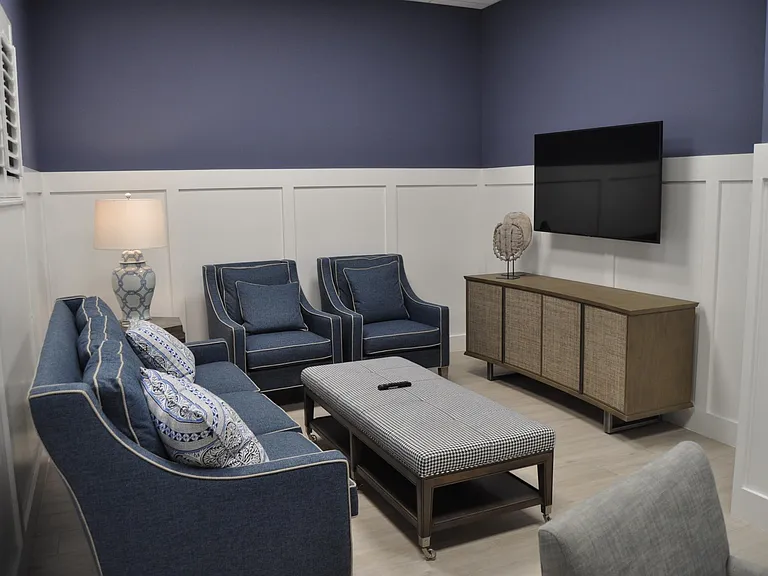 St. Tropez Lounge Room & work space