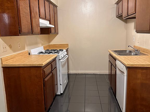 5th image of 724 S Chapel Ave