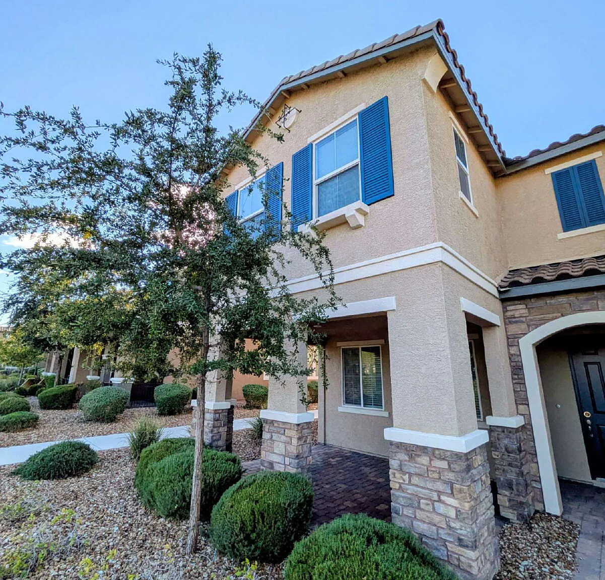 3 bed, 2.5 bath, 1842 sqft, $2,263 — Photo 4