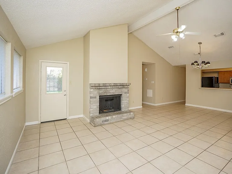 20143 Beechview Ln — Photo 9