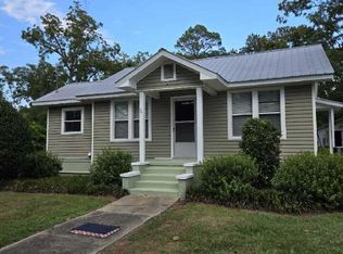 631 2nd St, Chipley, FL 32428