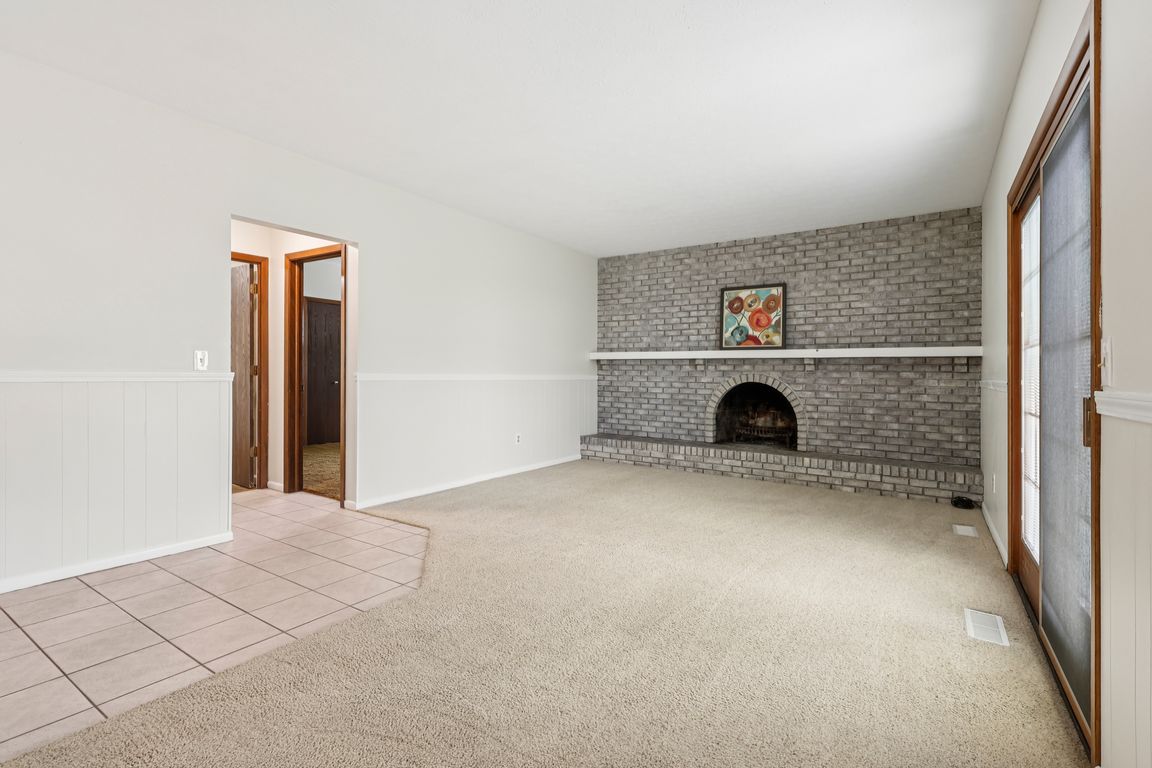 Surrey Cir-S1207-007.jpg