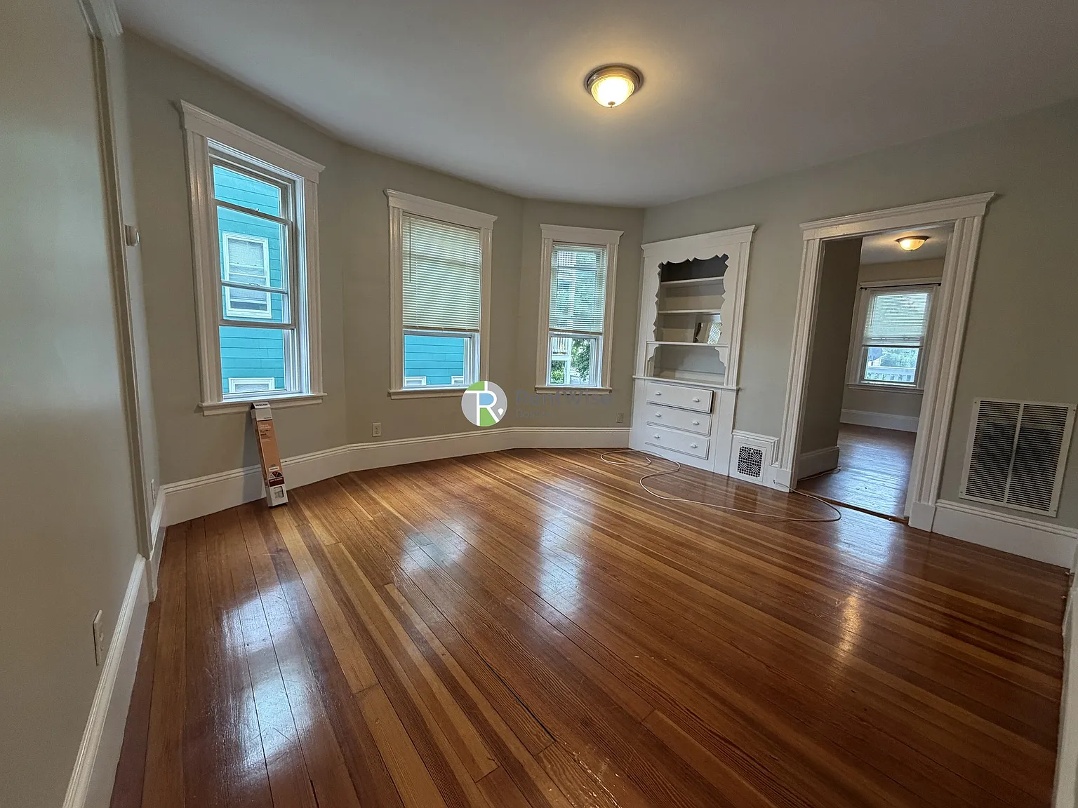 3 bed, 1.0 bath, $4,350 — Photo 4