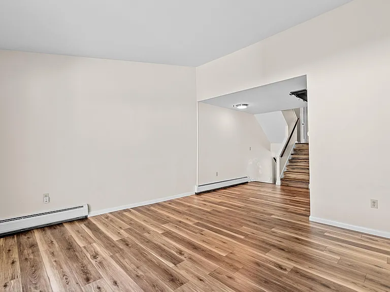 50 E Hill Rd #3L — Photo 6
