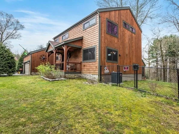 54 Acropolis Rd, Lowell, MA 01854