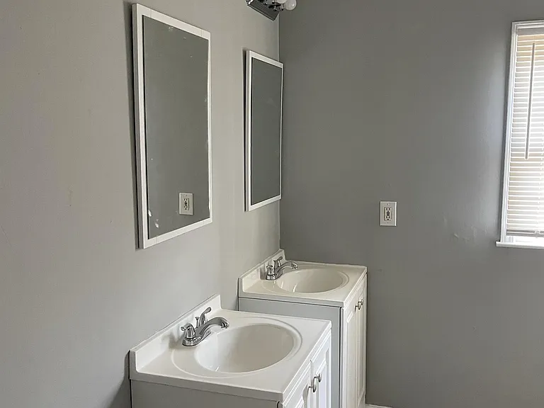 2162 Montrose Ave SE — Photo 5
