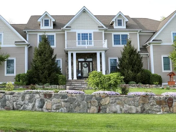 19 Lounsbury Drive, Baldwin Place, NY 10505