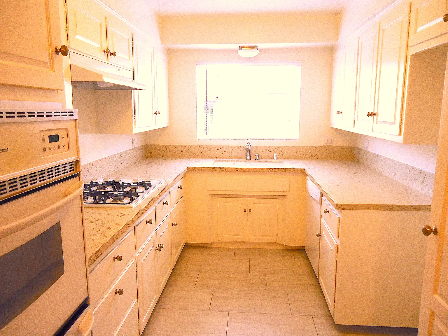 1 bed, 925 sqft, $2,395 — Photo 3