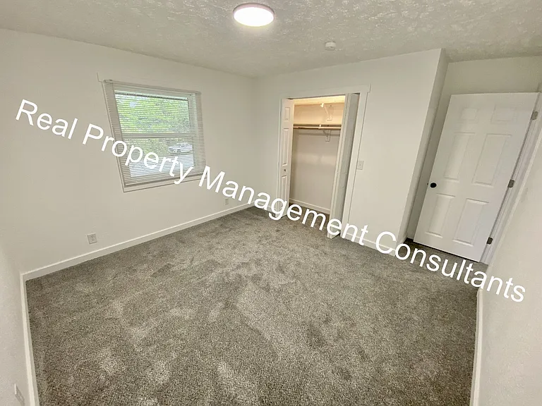 904 Twin Oaks Ter — Photo 17