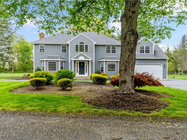 2 Augusta Cir, Rehoboth, MA 02769