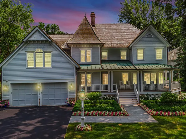 905 Lakewood Dr, Barrington, IL 60010