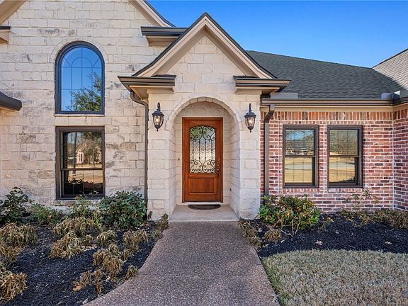 5th image of 720 Plum Hollow Dr