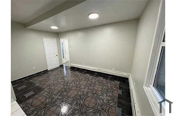 Building Photo - 809 Summer Ave #1