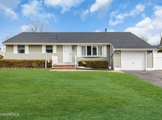 201 Summit Avenue, Belford, NJ 07718