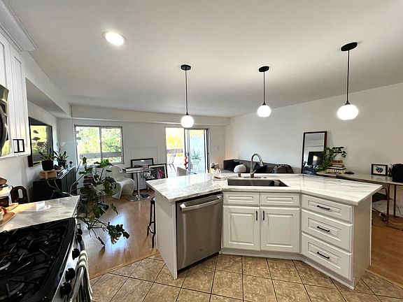 4th image of 2700 Cahuenga Blvd E #2116-1