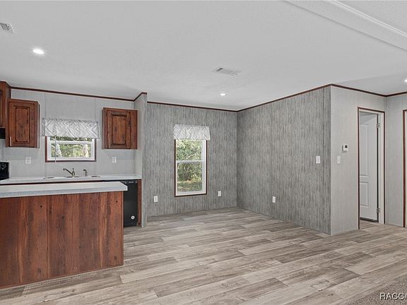 5th image of 3667 W Woodlawn St