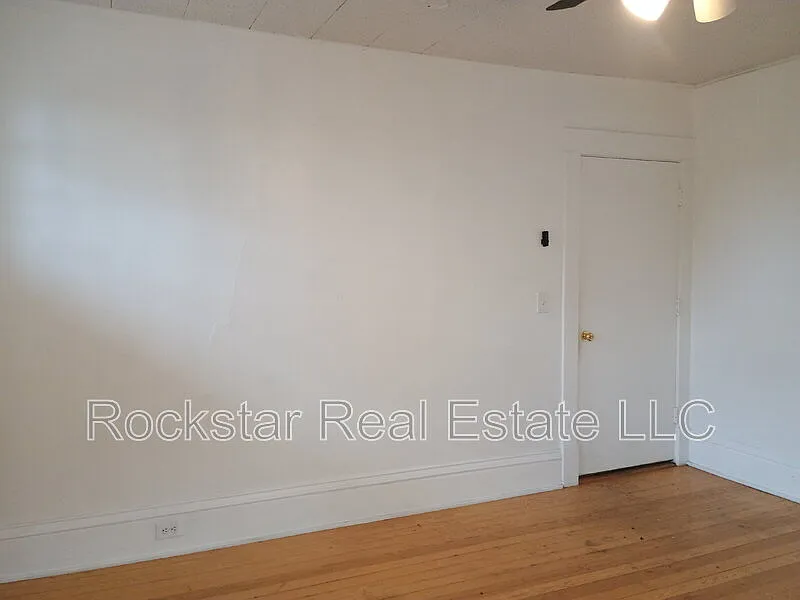 2 bed, 1.0 bath, $1,100 — Photo 3