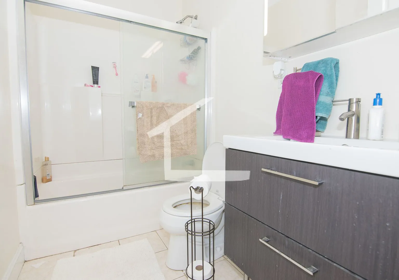 Nice 4 bed in Brookline — Photo 1