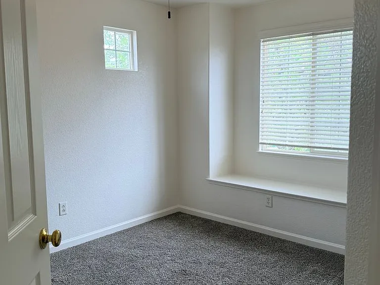 2520 Roman Dr — Photo 13