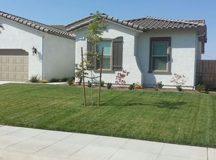 996 Aretha Ave, Fowler, CA 93625