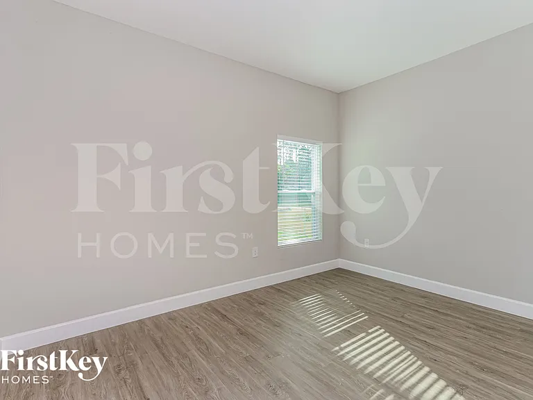 514 Warwick St SE — Photo 12