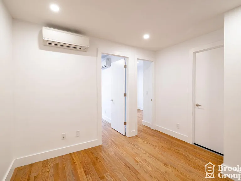 435 De Kalb Ave #4R — Photo 11