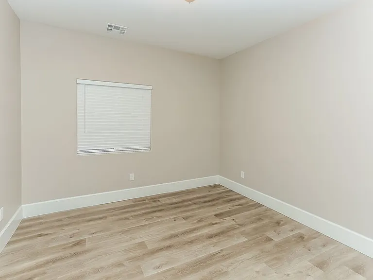 7649 Heavenly Peak St — Photo 11