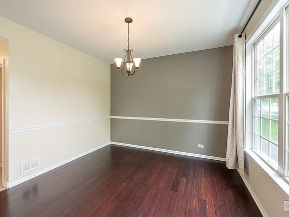 5th image of 210 Oxford Ave