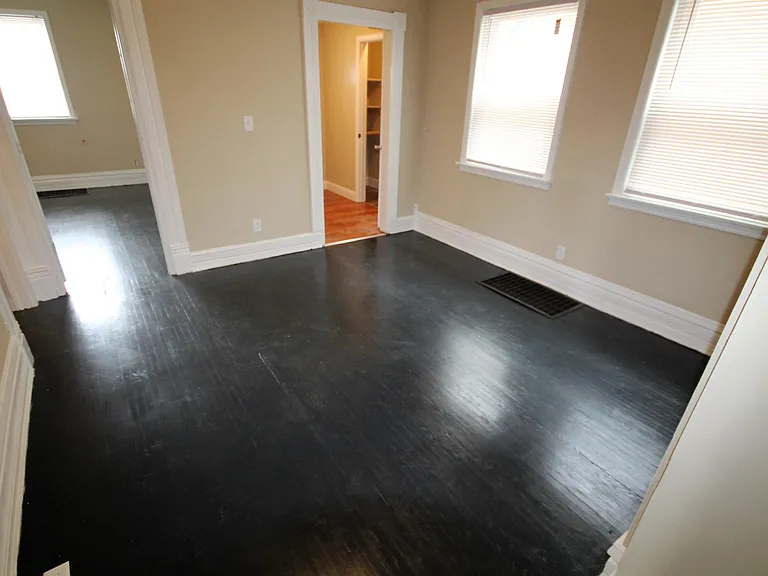 27 E Duncan St — Photo 8