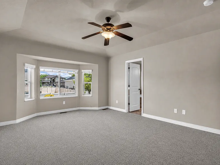 1377 S 4300 W — Photo 18
