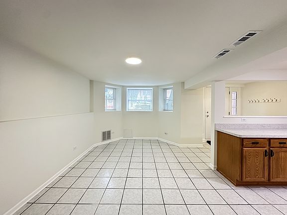 3rd image of 5804 N Broadway St #G00c