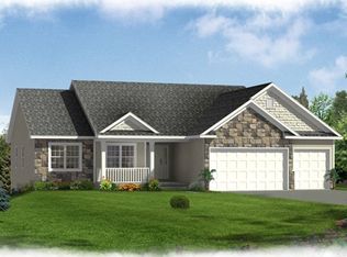 16 Blackstone Way, Le Claire, IA