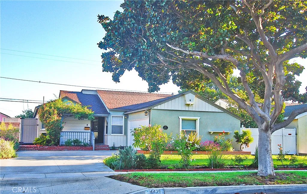 3 bed, 2.5 bath, 1695 sqft, $5,000 — Photo 1