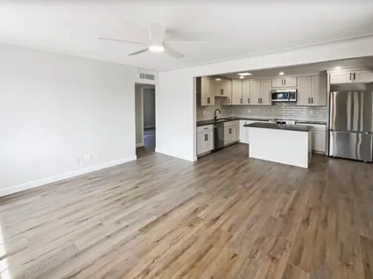 5043 E Hawthorne St — Photo 3