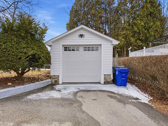 5th image of 467 Bridge Street