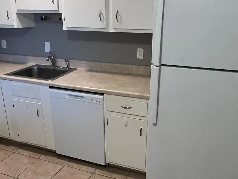 1095 Old Colony Rd #10B — Photo 1