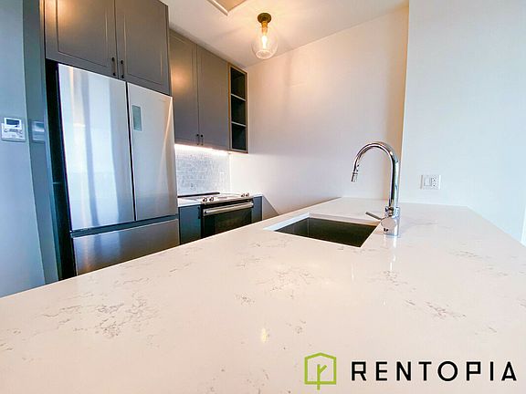 3rd image of 535 Franklin Ave #7G