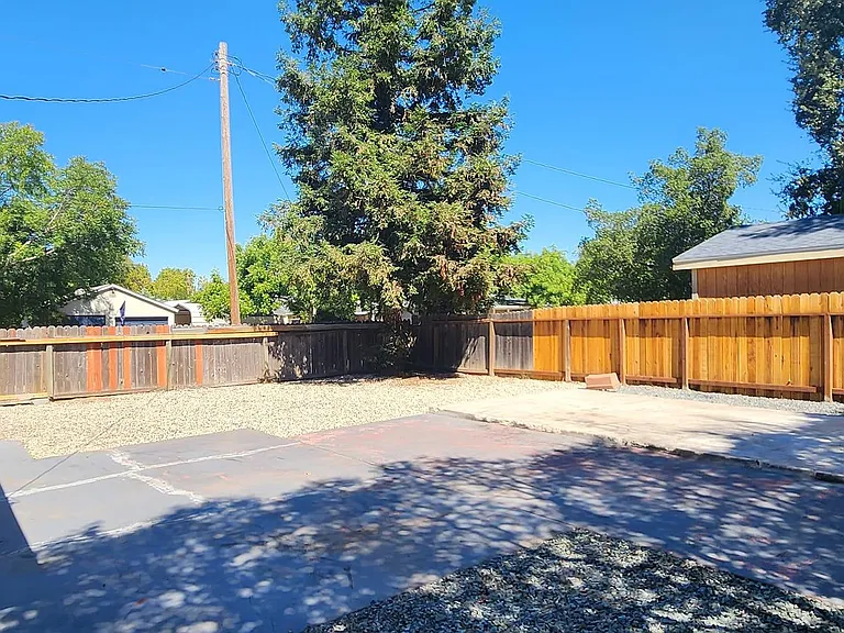 817 Oakland Ave — Photo 23