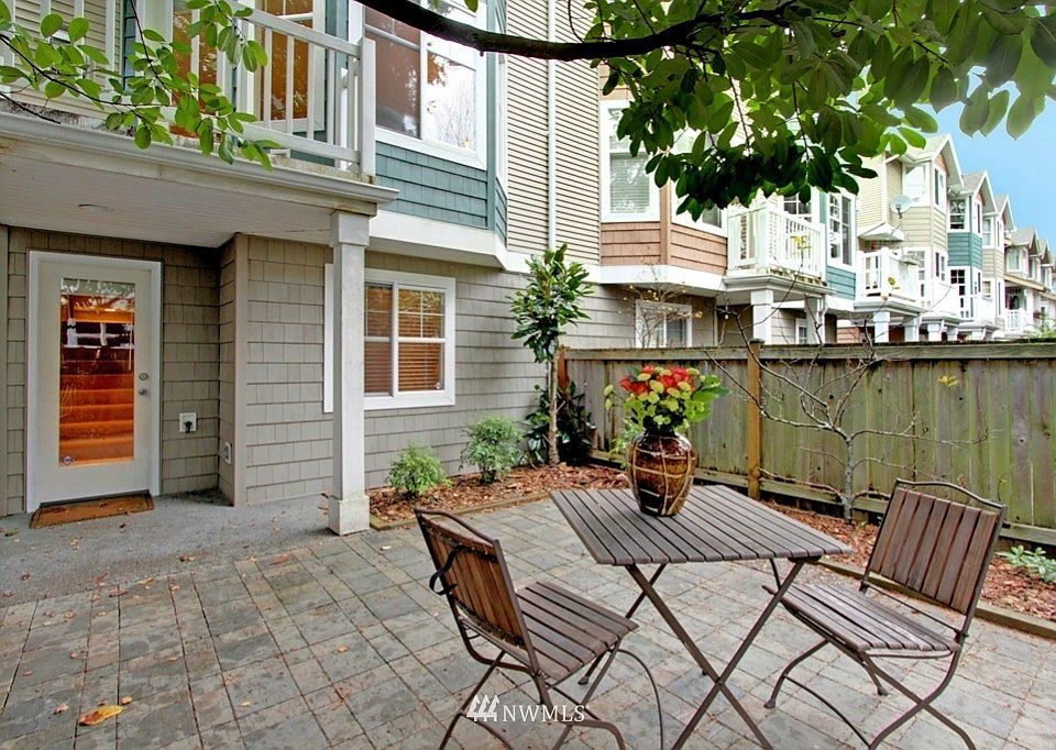 1st image of 12522 26th Ave NE APT A