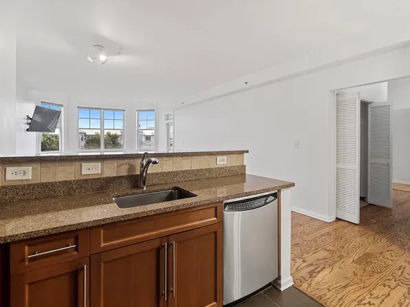 30 Freedom Way image 14 of 38