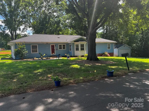 6109 Cora St, Charlotte, NC 28216