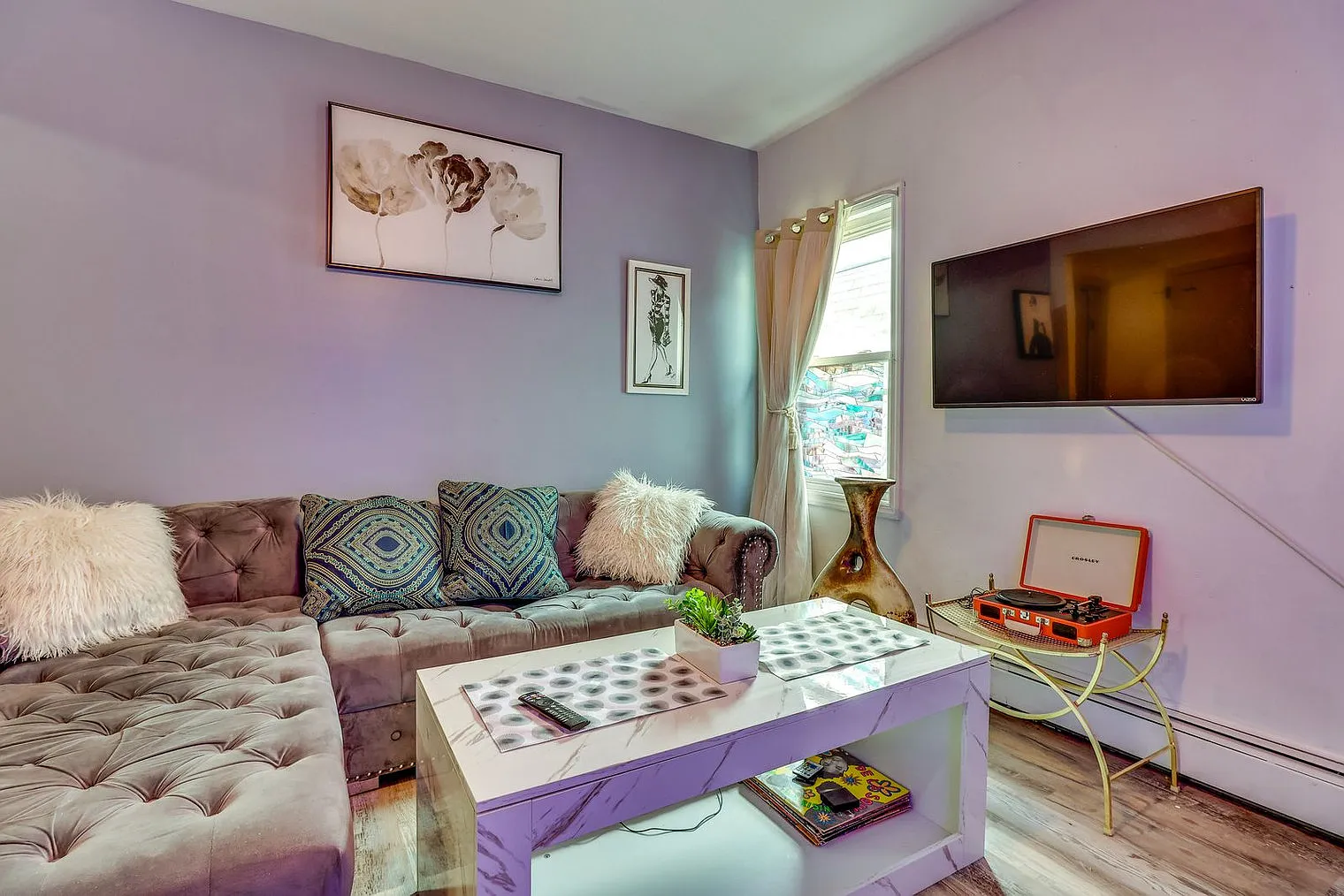 2 bed, 1.0 bath, 1496 sqft, $3,183 — Photo 2