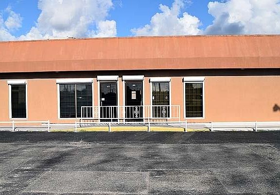 5th image of 4521 S Staples St