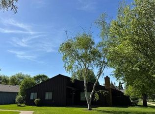 637 High Plains Ct, Grand Forks, ND 58201