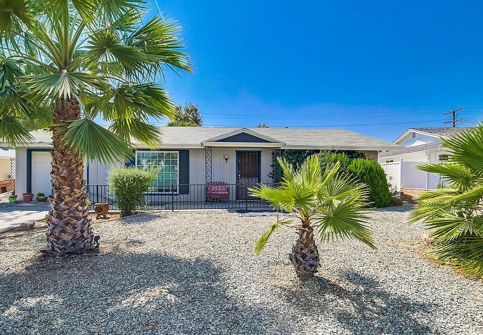 1st image of 28741 Thornhill Dr