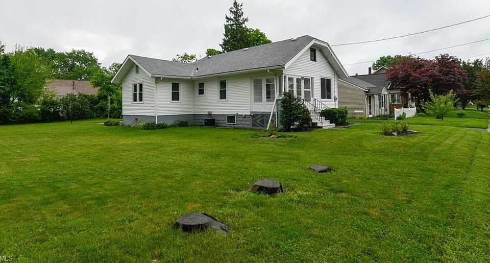 1st image of 525 Seaman Ave