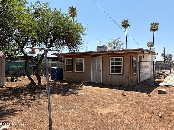 5th image of 3807 E Ellington Pl