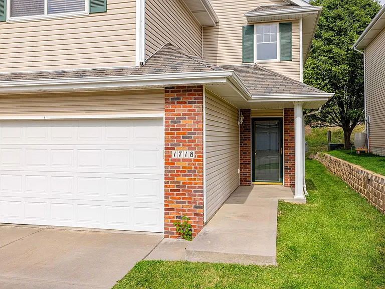 1718 Sawyer St — Photo 33