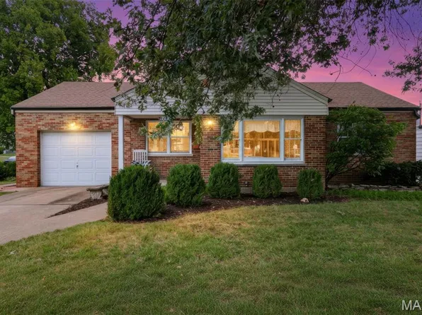 6617 E Yorkshire Dr, Saint Louis, MO 63123